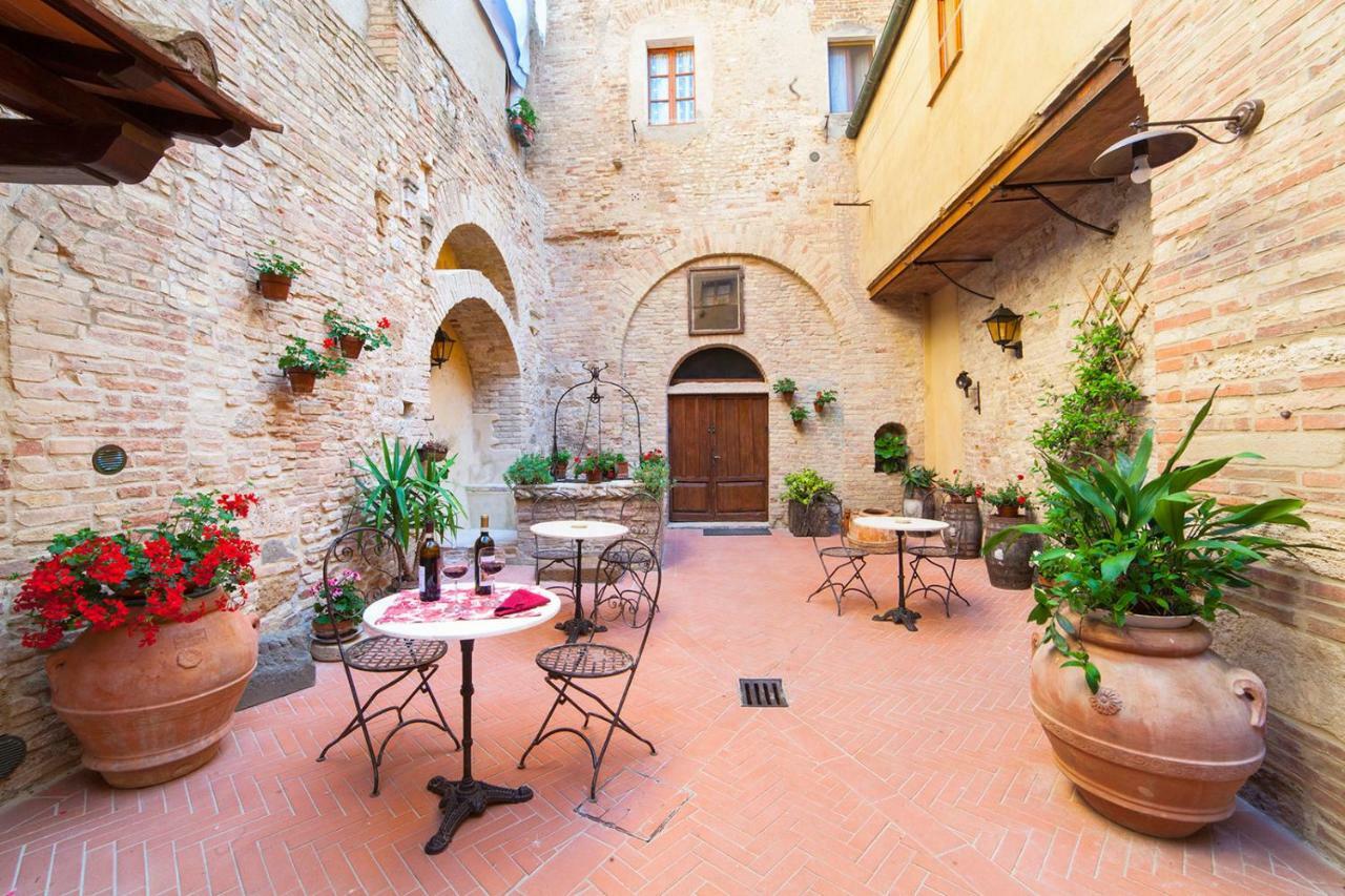 Residenza D'Epoca Palazzo Buonaccorsi Hotel San Gimignano Exterior photo